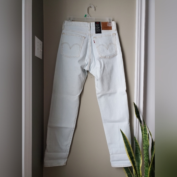 🆕️ Levi's Premium Wedgie Icon Denim Jeans Tapered Leg Light Wash Size 26 - Picture 3 of 6